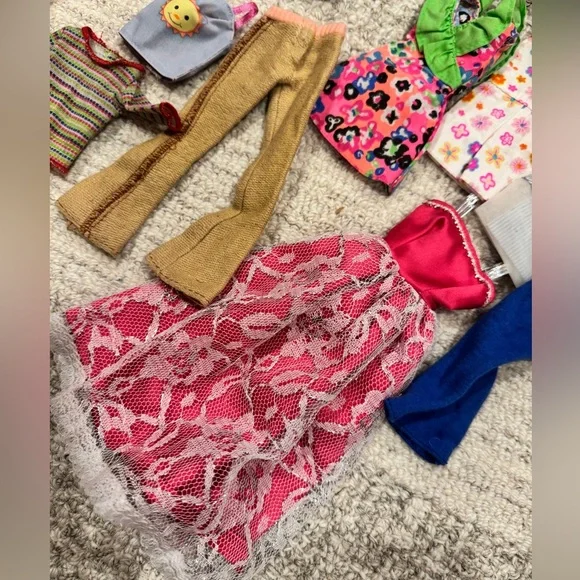 More Barbie clothes! Velvet hooded cape, hangers, scuba suit, vintage dresses.. - Picture 5 of 16